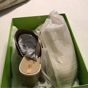 Sam Edelman Beige and Gold Sandals